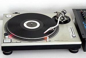 300px-Technics_SL-1200MK2-2